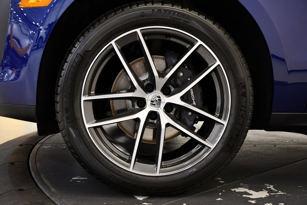 Certified 2026 Porsche Macan Turbo AWD/4WD image 16