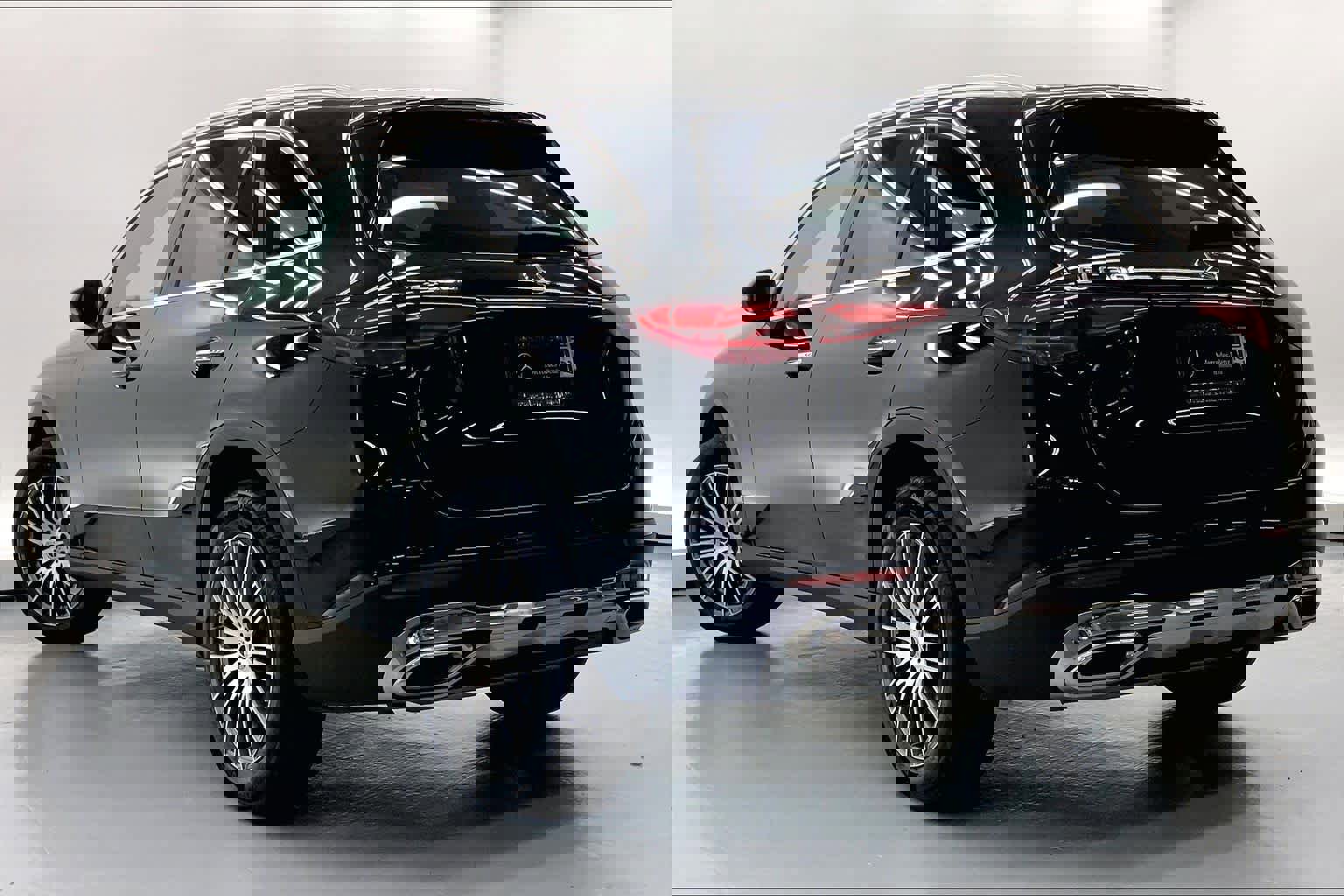 Used 2026 Mercedes-Benz GLC 300 image 3