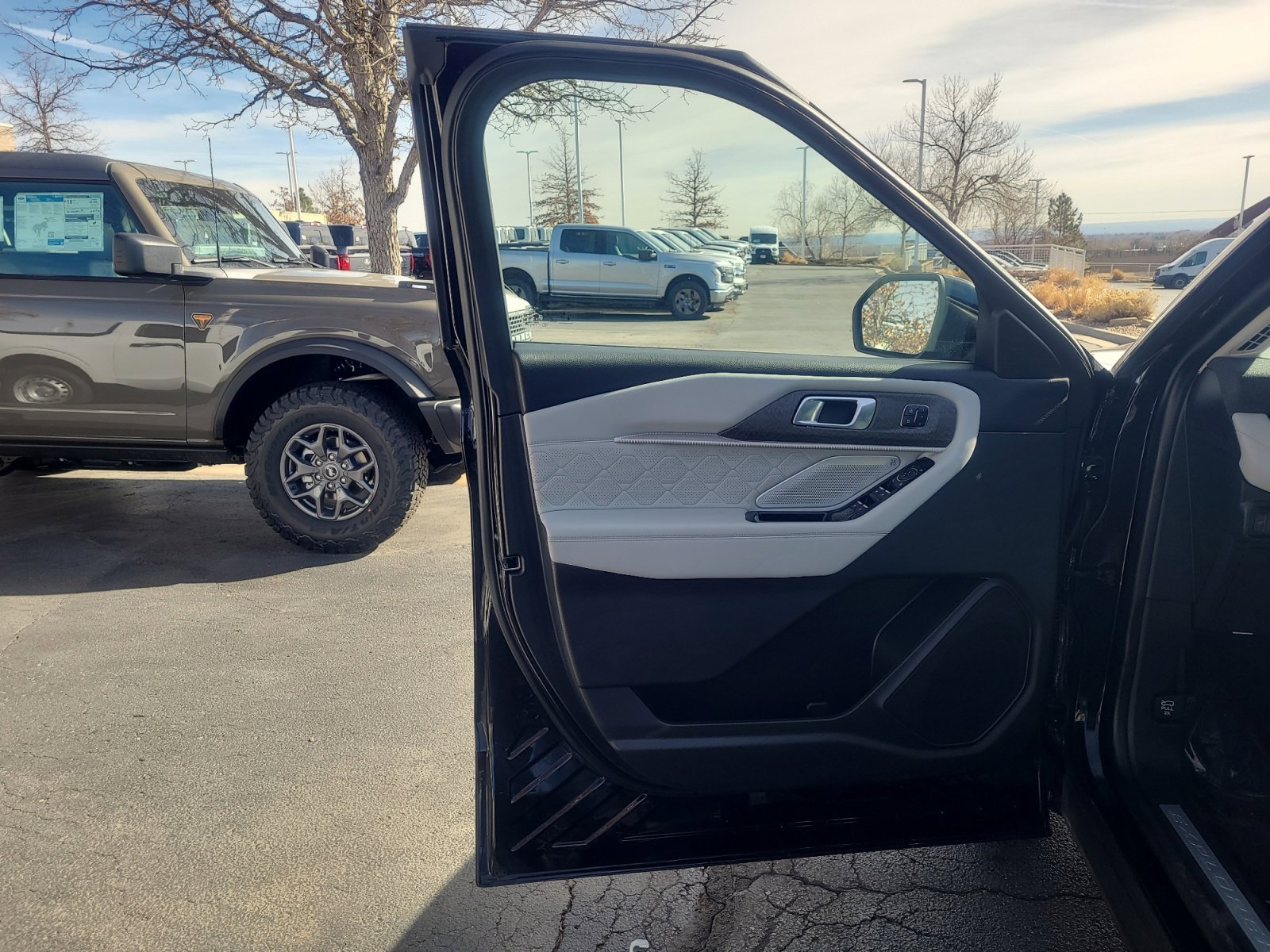 Certified 2025 Ford Explorer Platinum w/ Ultimate Package image 13