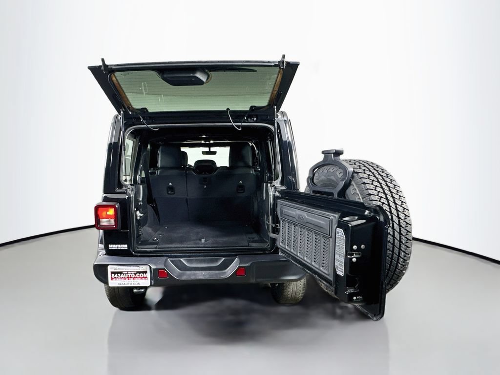Used 2022 Jeep Wrangler Unlimited Sahara AWD/4WD image 36