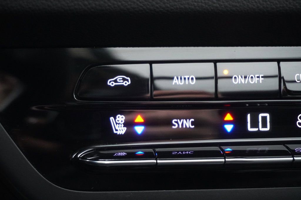 Used 2022 Buick Envision Avenir w/ Safety Package image 39