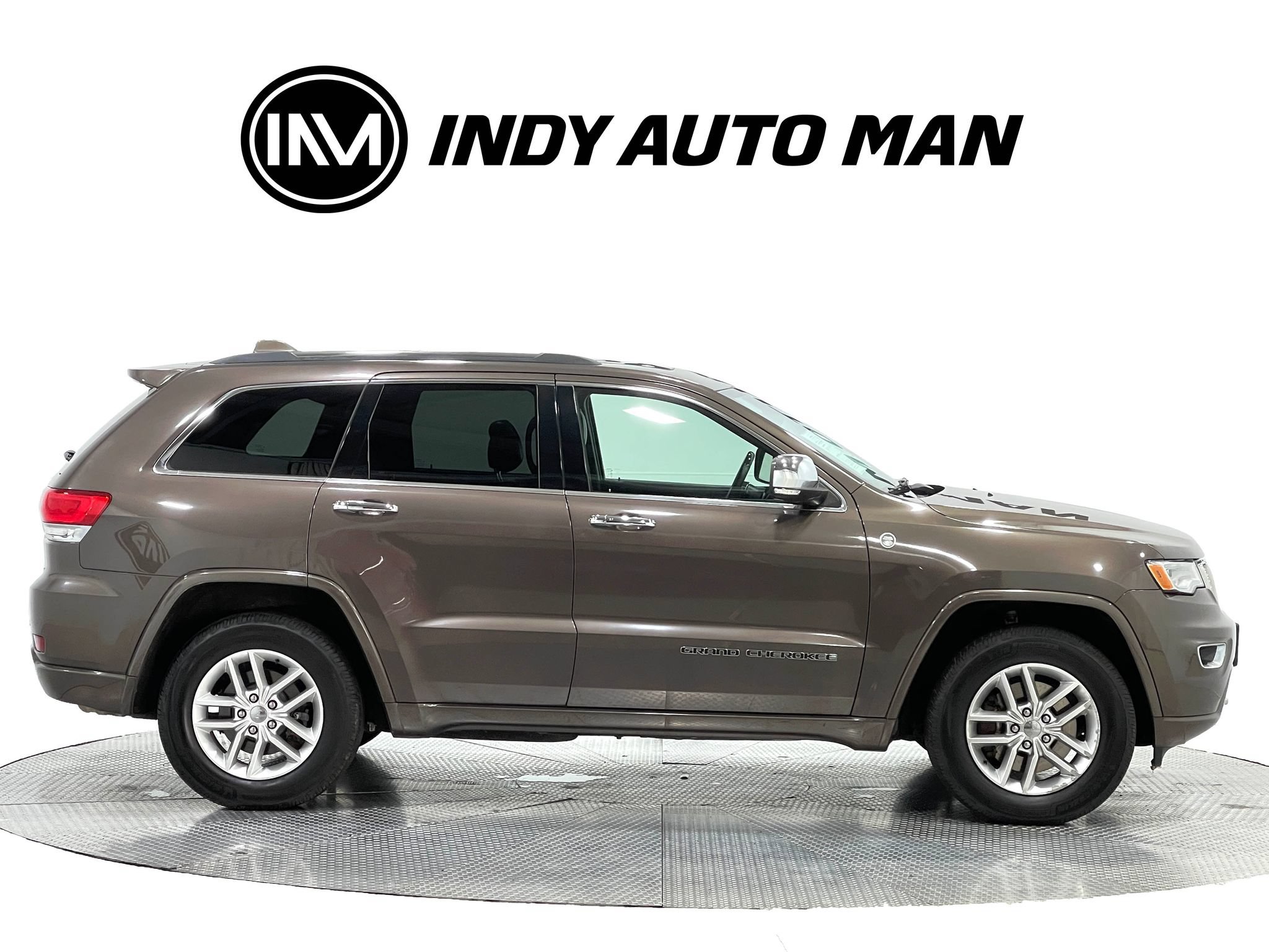 Used 2017 Jeep Grand Cherokee Overland AWD/4WD image 3