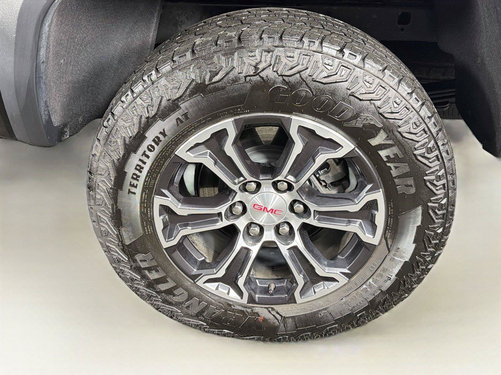 Used 2025 GMC Canyon AT4 w/ Technology Plus Package AWD/4WD image 36