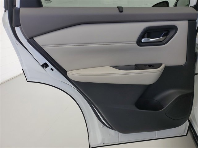 Used 2023 Nissan Rogue SV w/ SV Premium B Package image 15