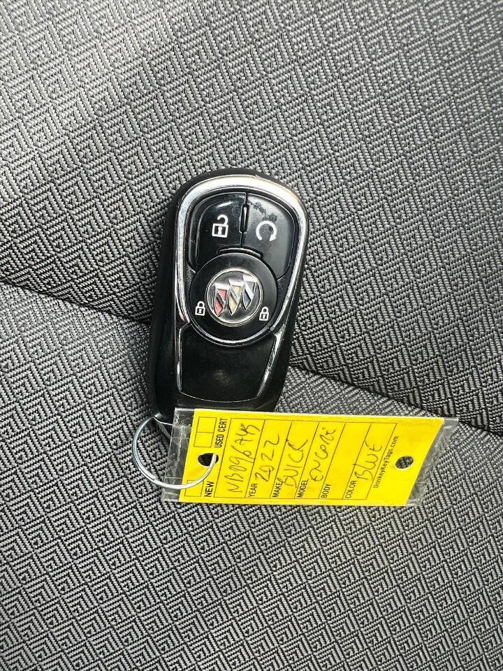 Used 2022 Buick Encore GX Preferred w/ Cold Weather Comfort Package FWD image 18