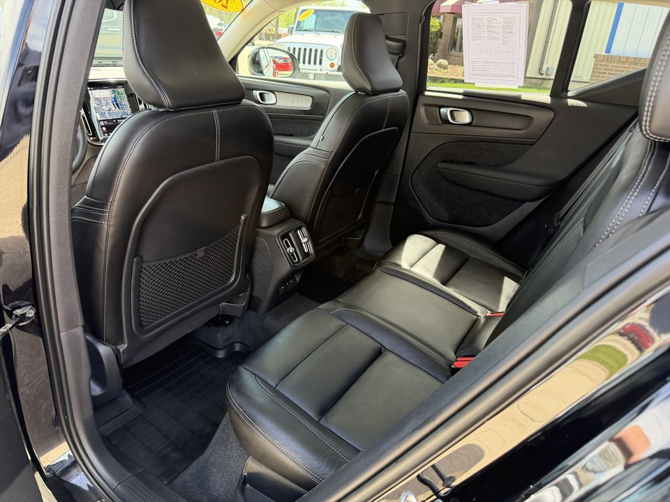 Used 2023 Volvo XC40 B5 Plus AWD/4WD image 15