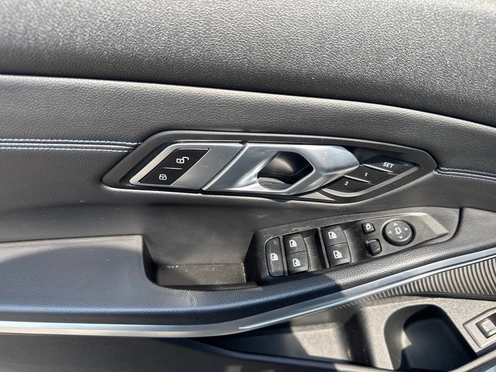 Used 2019 BMW 330i xDrive Sedan w/ M Sport Package AWD/4WD image 31