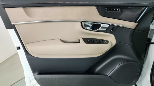 New 2026 Volvo XC90 T8 Plus w/ Protection Package Premier AWD/4WD image 9