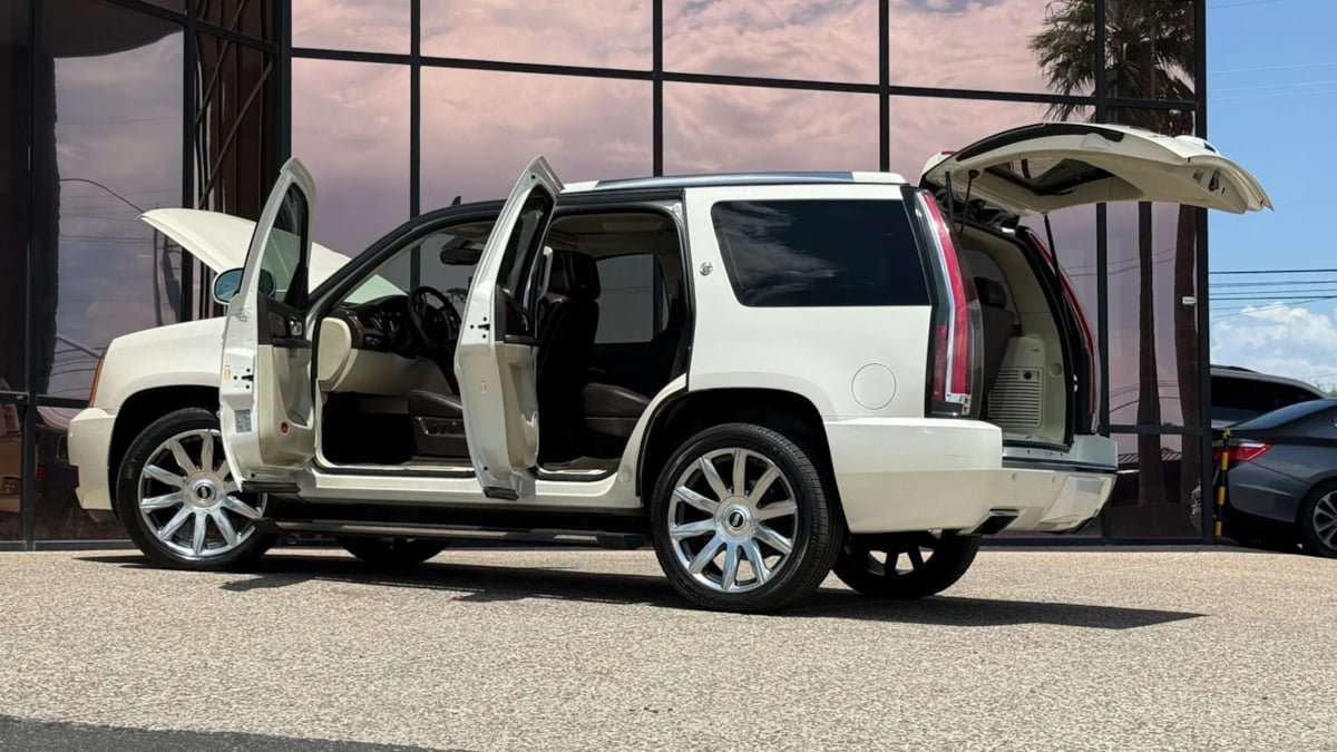 Used 2013 Cadillac Escalade Platinum AWD/4WD image 29