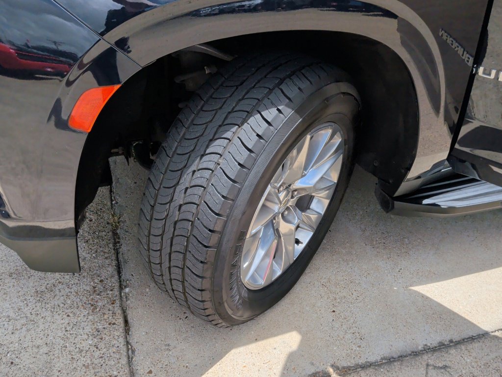 Used 2023 Chevrolet Suburban Premier AWD/4WD image 55