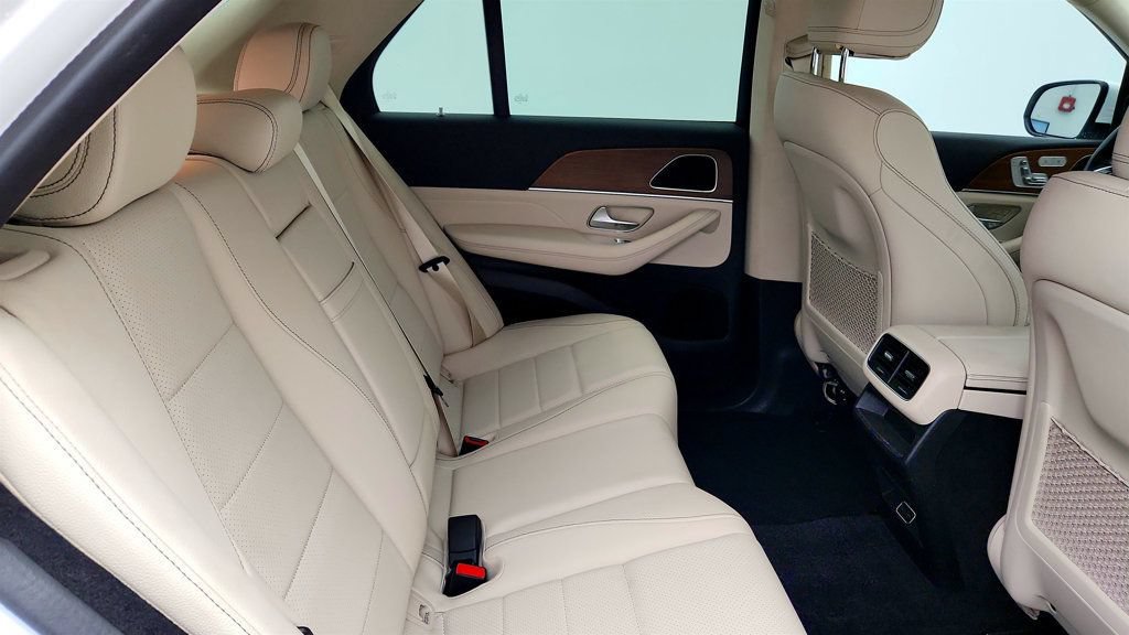Used 2025 Mercedes-Benz GLE 450e 4MATIC w/ Winter Package image 22