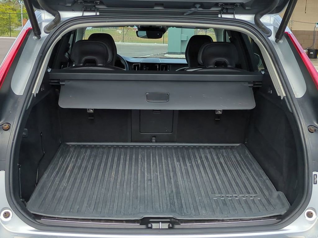 Used 2020 Volvo XC60 T5 Inscription w/ Protection Package Premier image 12