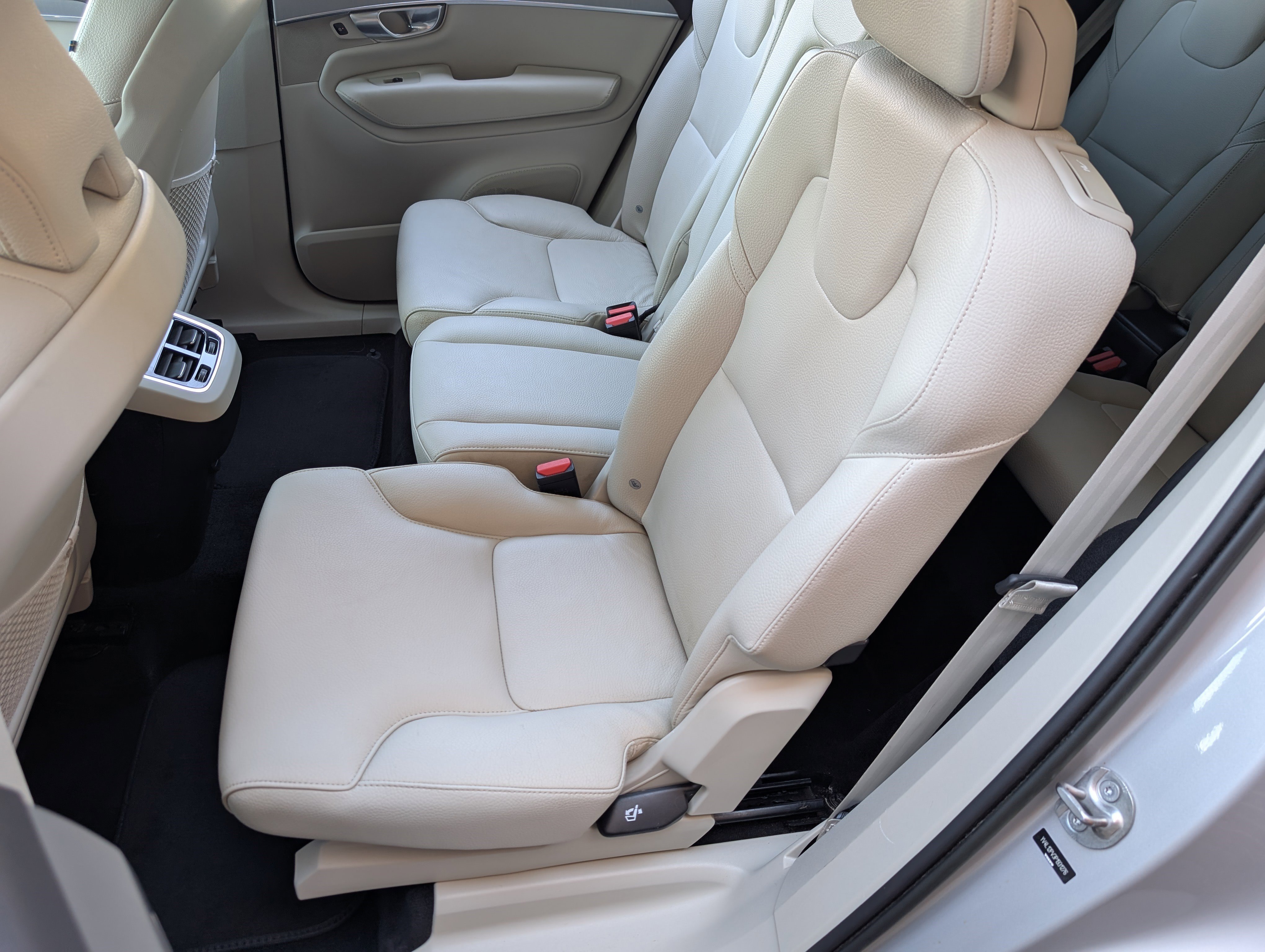 Used 2023 Volvo XC90 B5 Core image 18