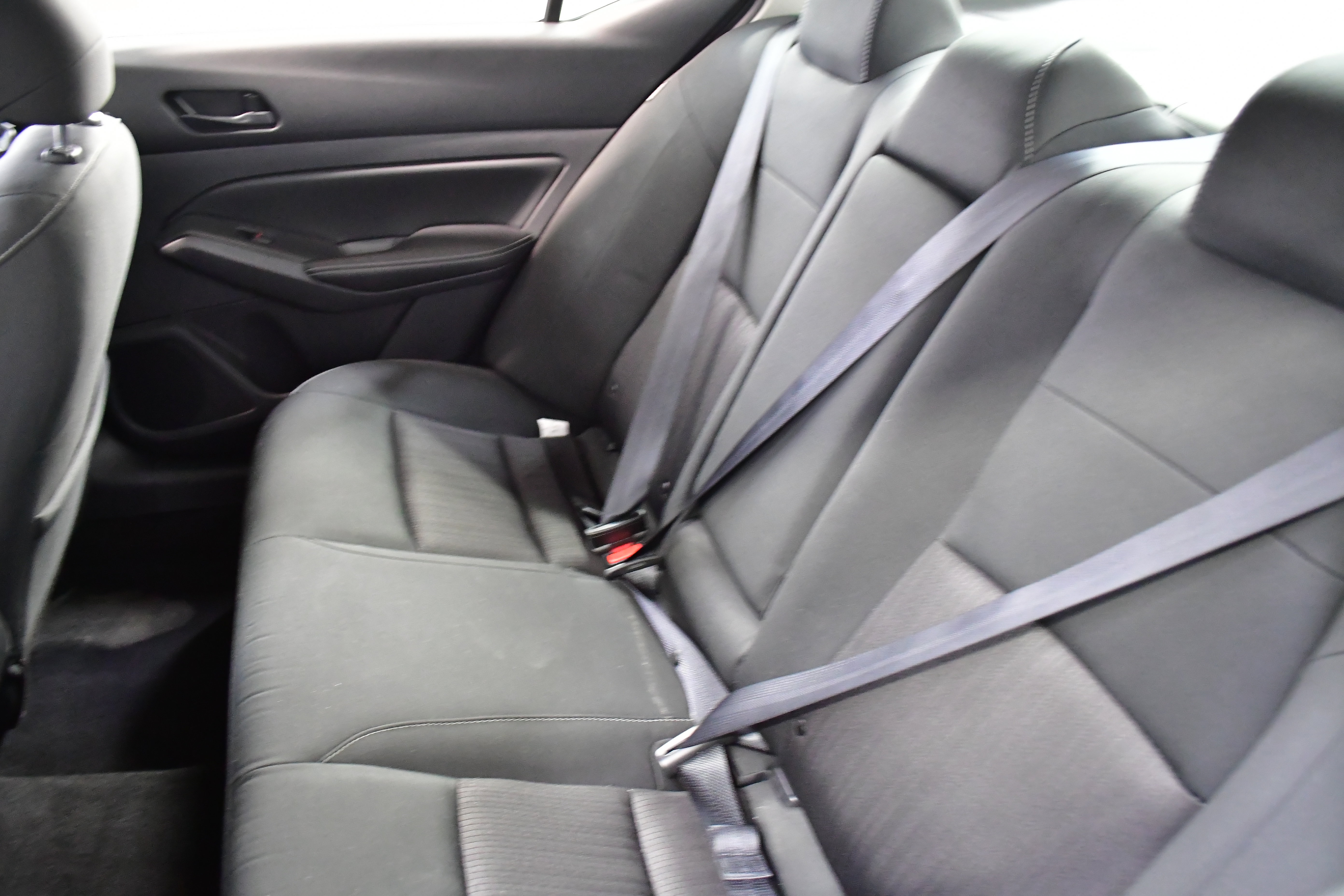 Used 2025 Nissan Altima 2.5 SV FWD image 9