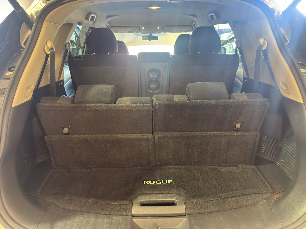 Used 2015 Nissan Rogue SV w/ SV Premium Package image 29