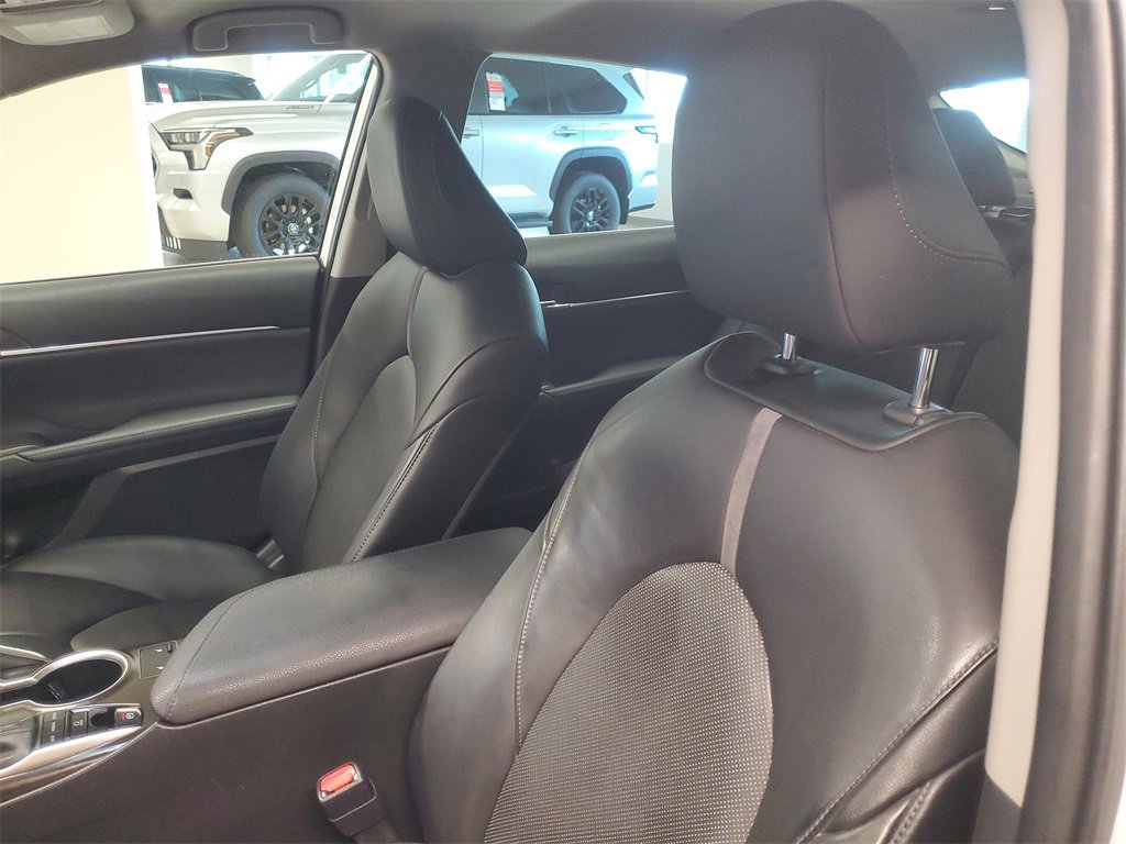 Used 2021 Toyota Camry XLE image 18