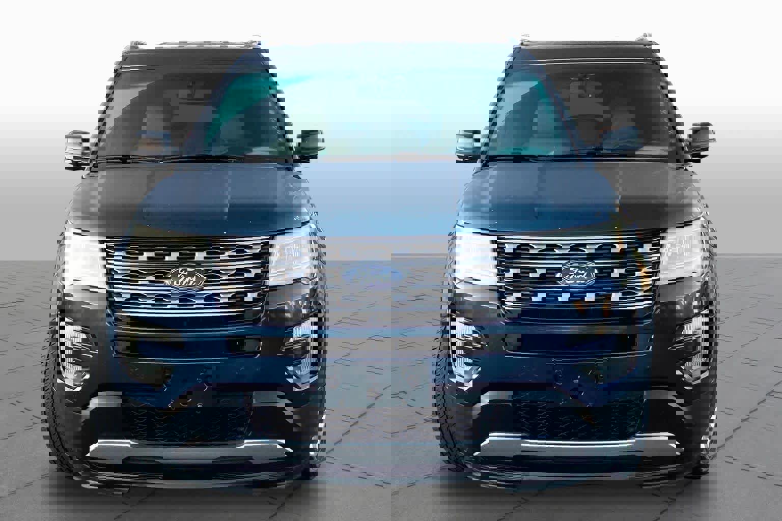 Used 2016 Ford Explorer XLT w/ Equipment Group 202A image 3