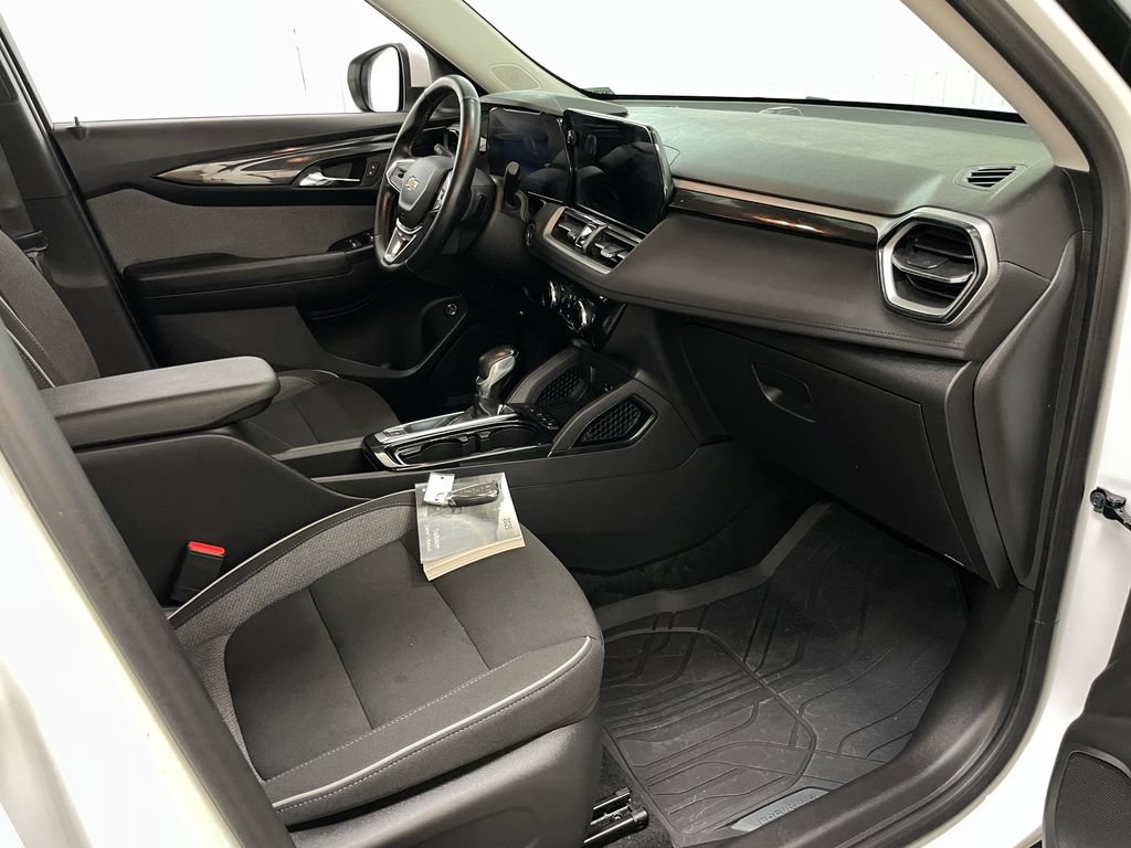 Certified 2025 Chevrolet TrailBlazer LT w/ Convenience Package FWD image 37