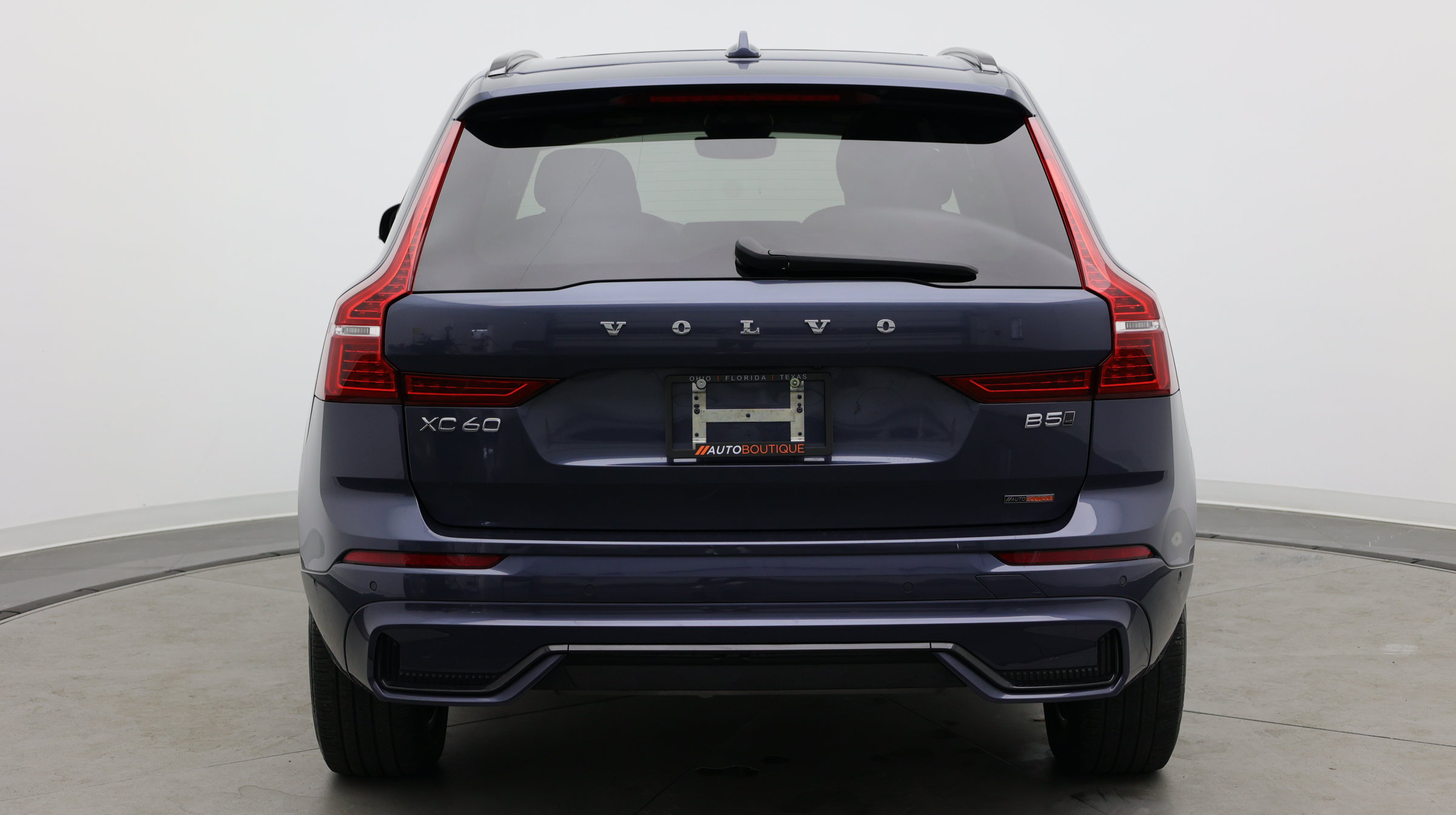 Used 2024 Volvo XC60 B5 Plus AWD/4WD image 7