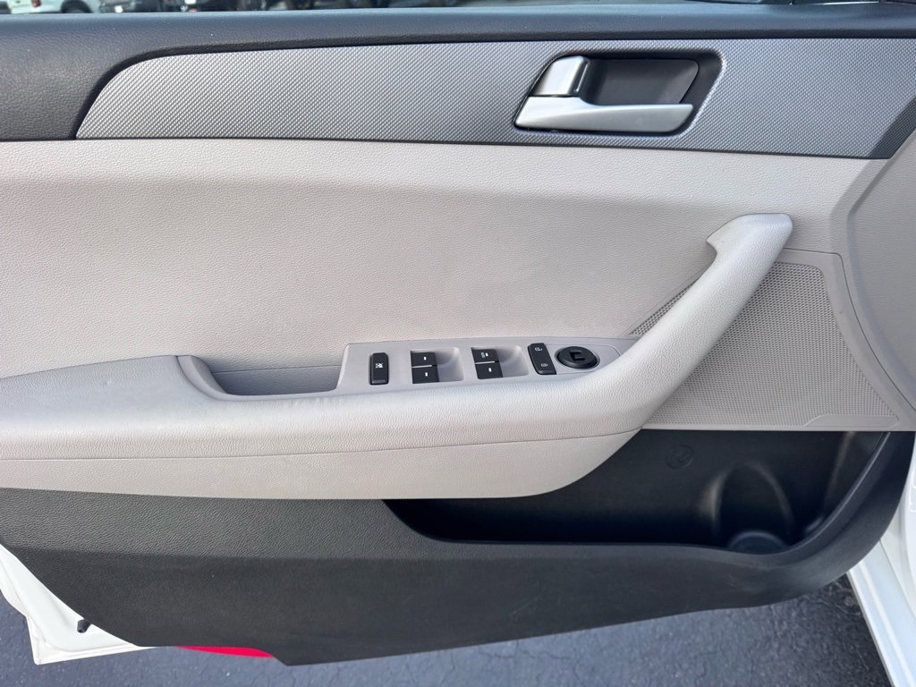 Used 2017 Hyundai Sonata SE image 17