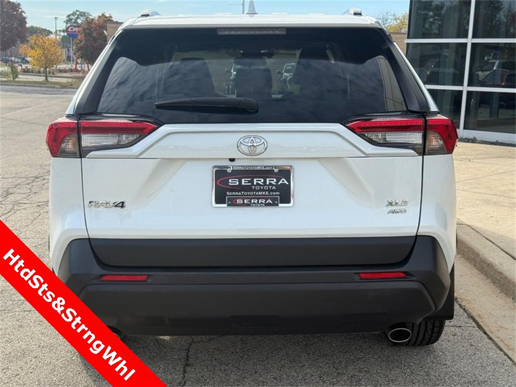 Used 2023 Toyota RAV4 XLE Premium image 5