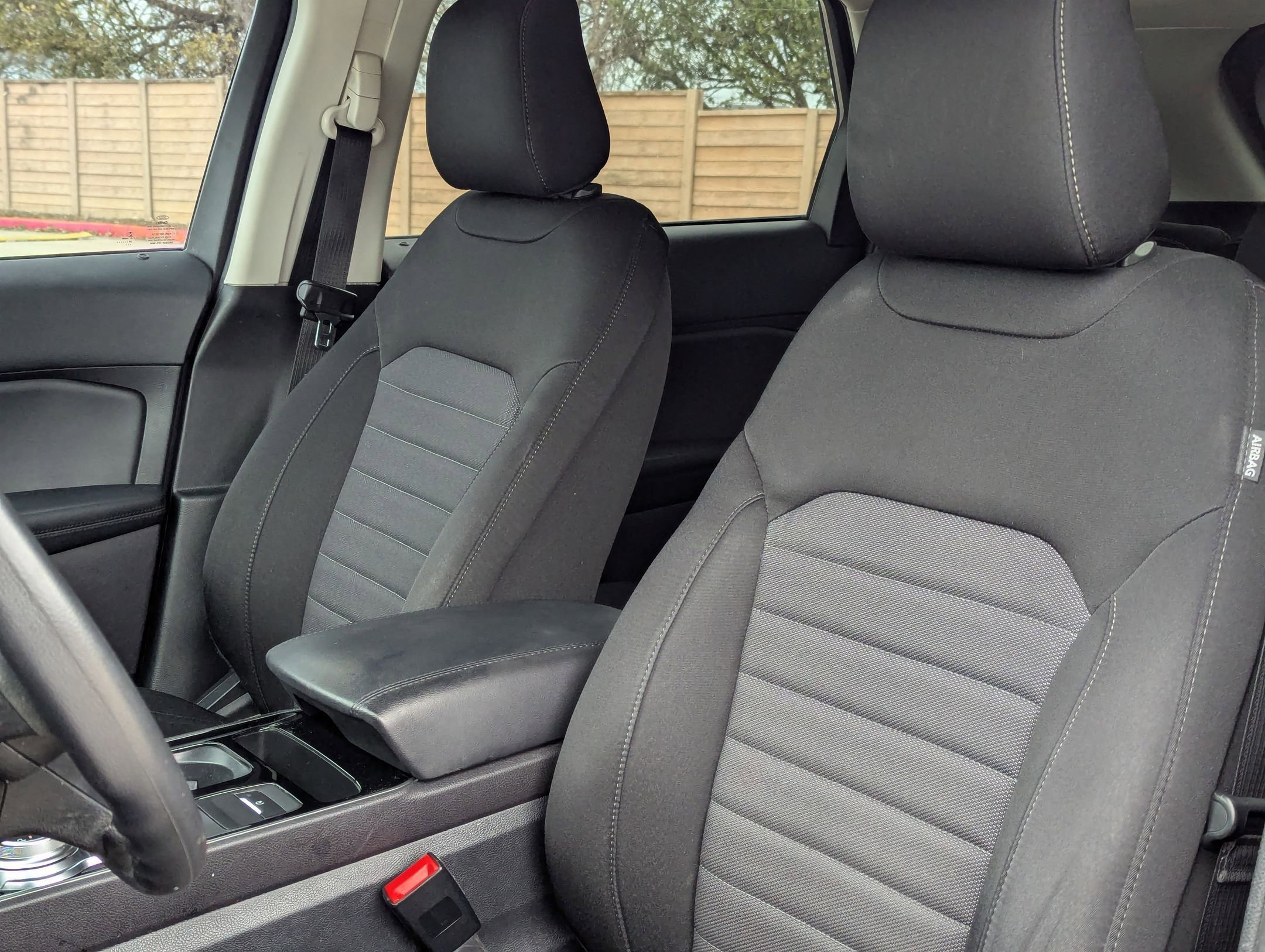 Used 2020 Ford Edge SE image 11