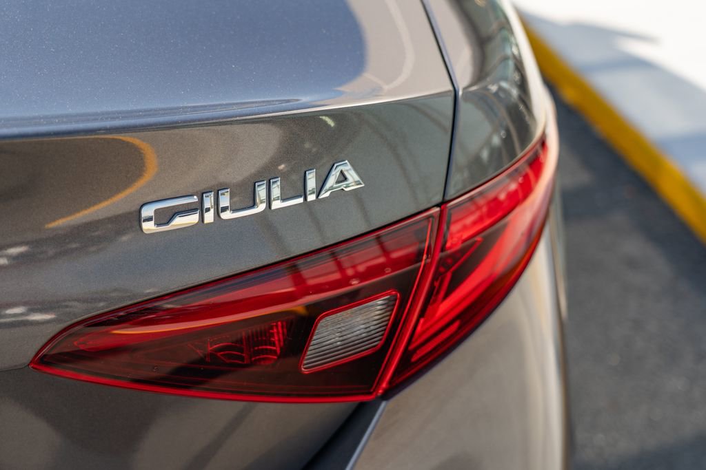 Used 2023 Alfa Romeo Giulia Veloce RWD image 7
