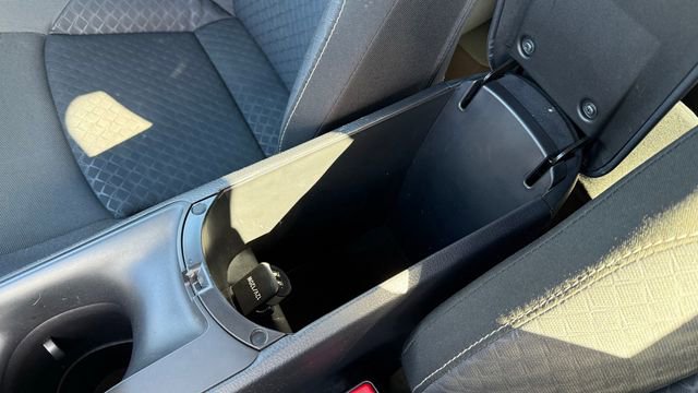 Used 2022 Toyota C-HR XLE image 23