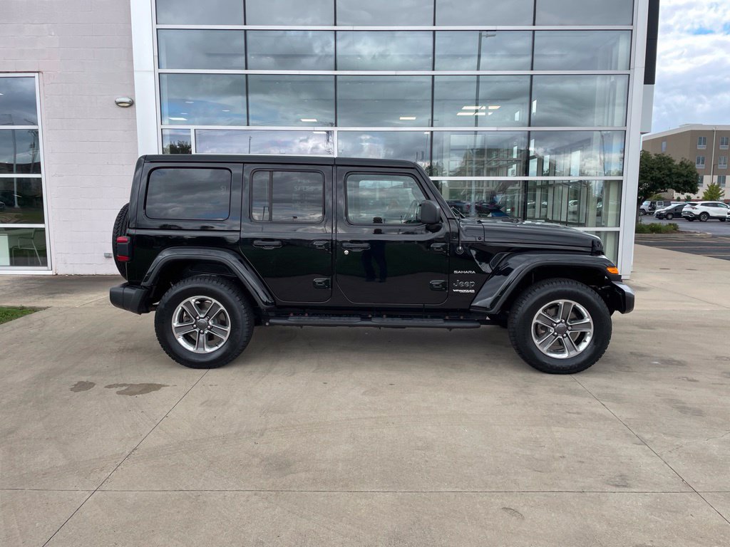 Used 2020 Jeep Wrangler Unlimited Sahara w/ Uconnect 4C Nav & Sound Group AWD/4WD image 4