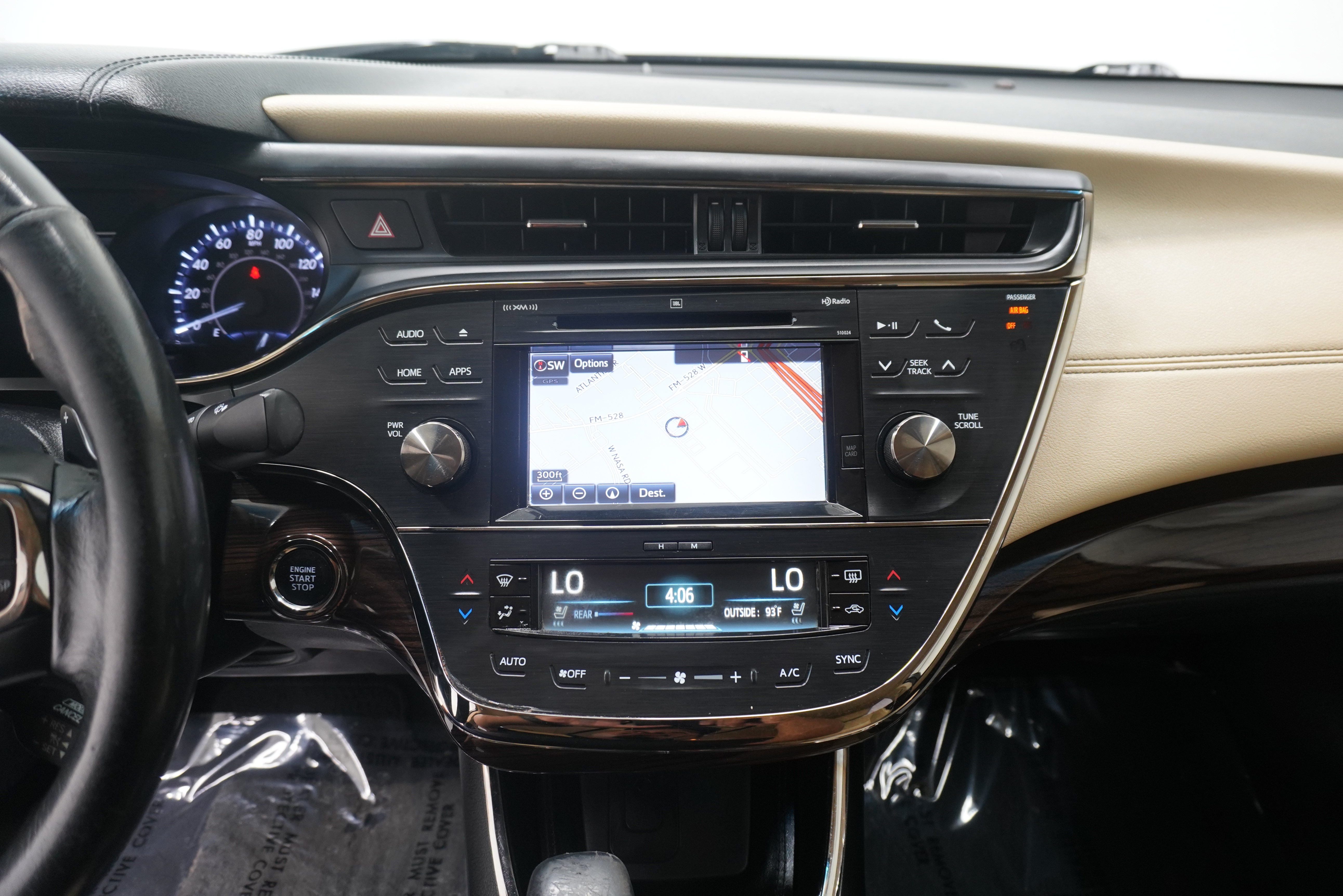 Used 2015 Toyota Avalon Limited w/ Technology Package FWD image 22
