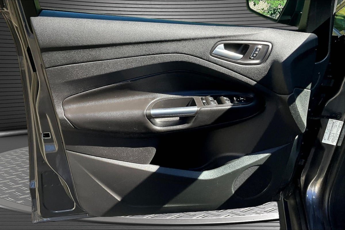 Used 2013 Ford C-MAX SE FWD image 19