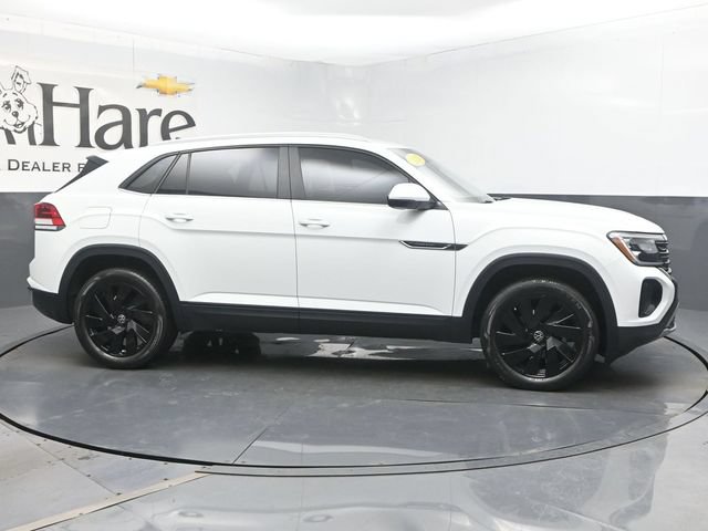 Used 2024 Volkswagen Atlas Cross Sport SE w/ Black Wheel Package FWD image 50