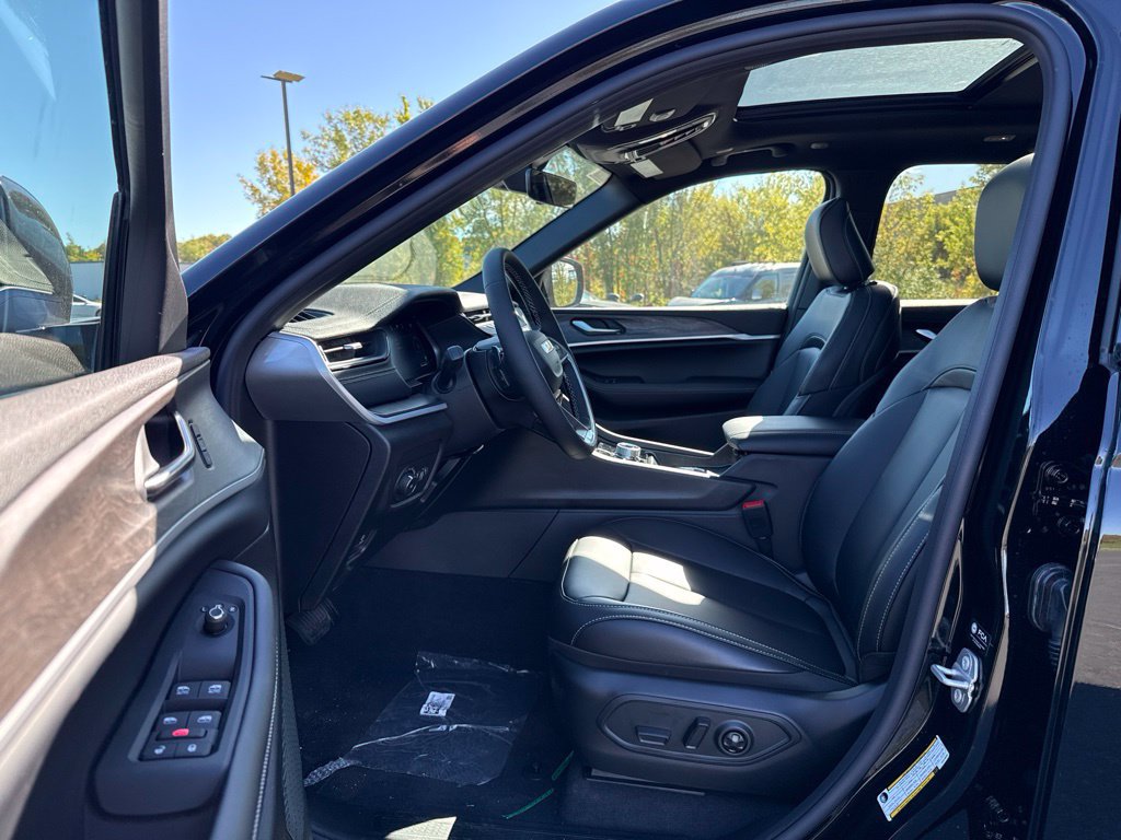 New 2027 Jeep Grand Cherokee Limited AWD/4WD image 23