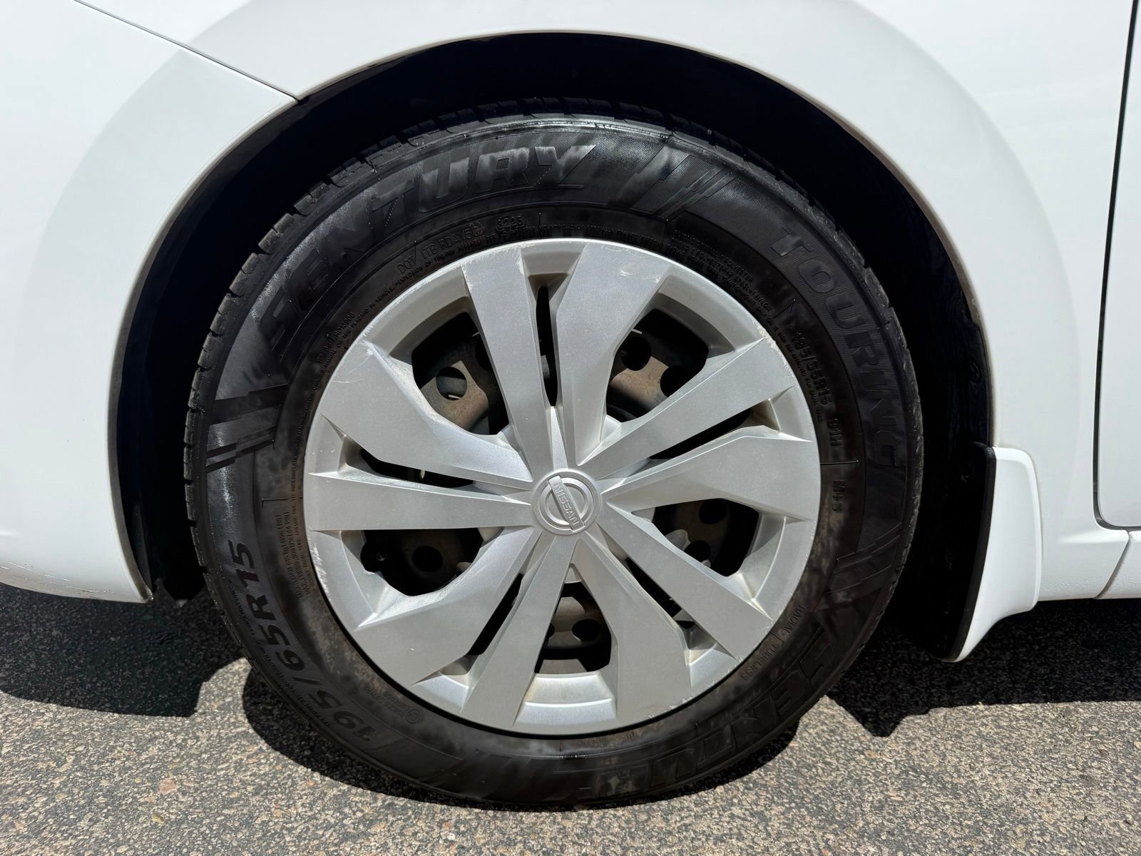 Used 2020 Nissan Versa S image 37