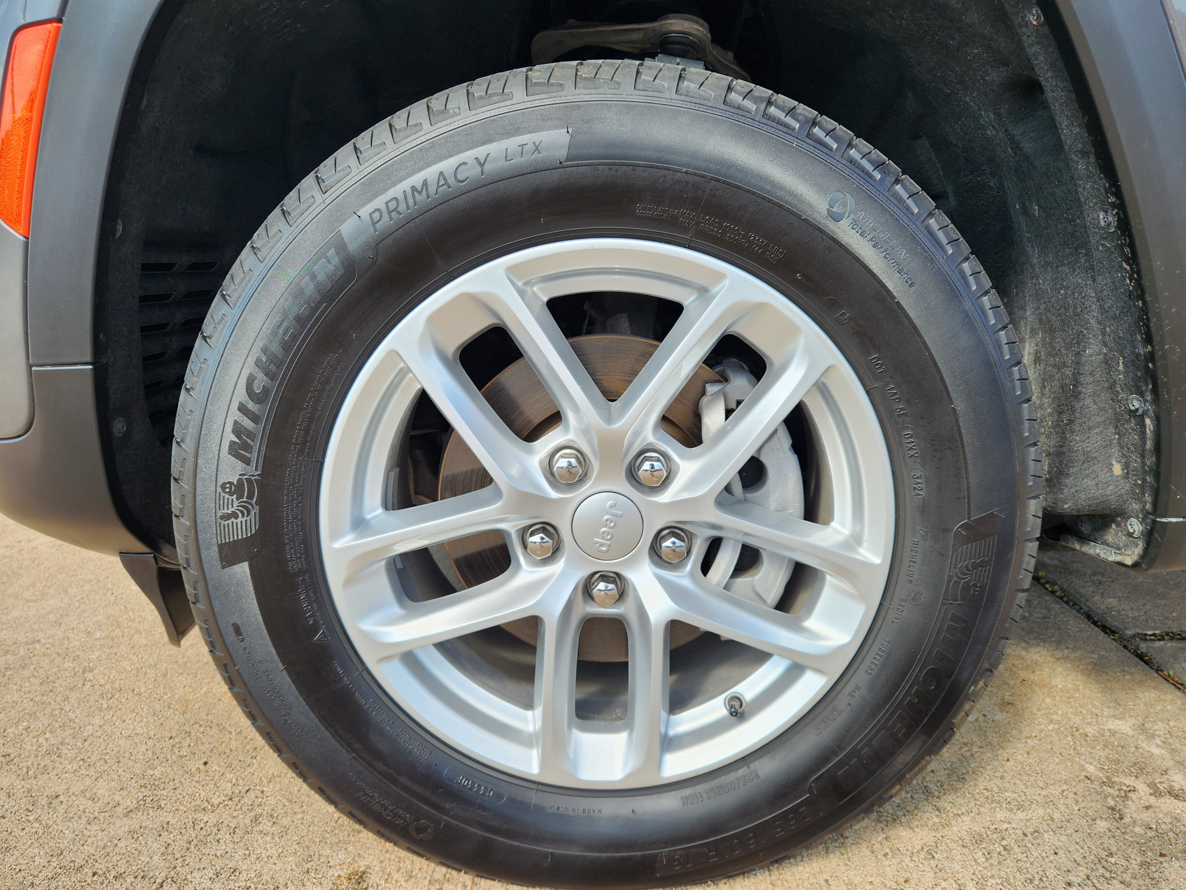 Used 2025 Jeep Grand Cherokee Laredo X image 10