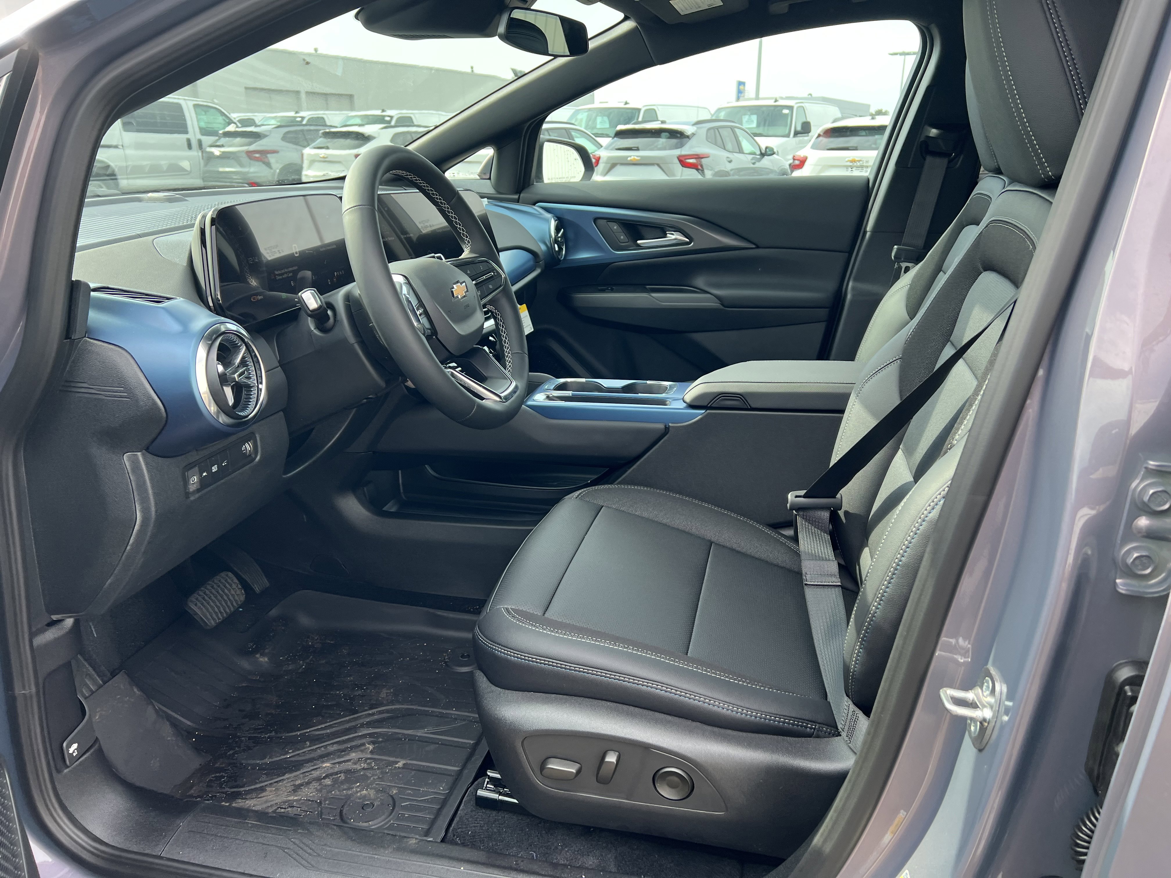 New 2026 Chevrolet Equinox EV LT AWD/4WD image 41