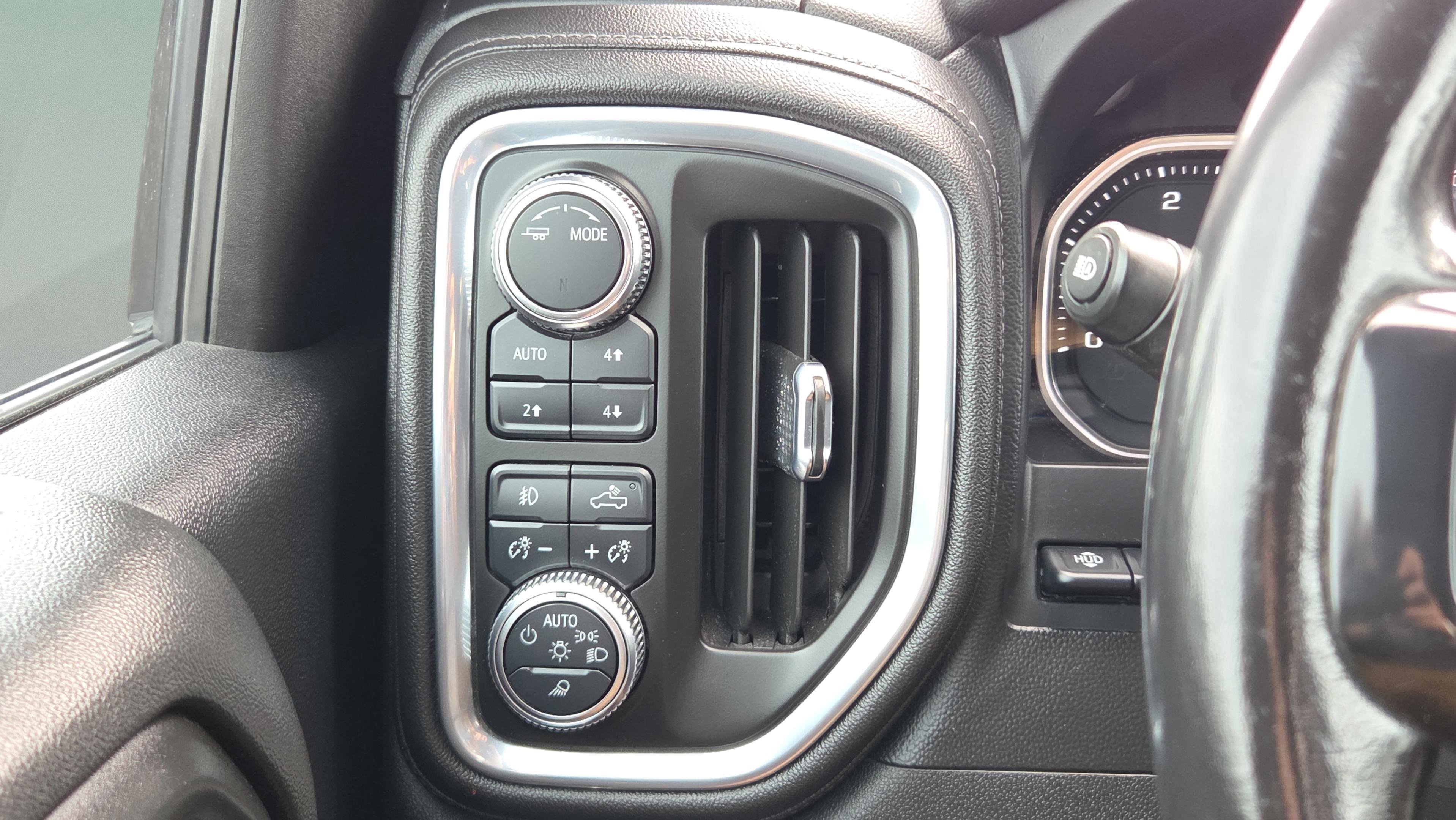 Used 2021 GMC Sierra 3500 Denali w/ Denali Black Diamond Edition AWD/4WD image 25