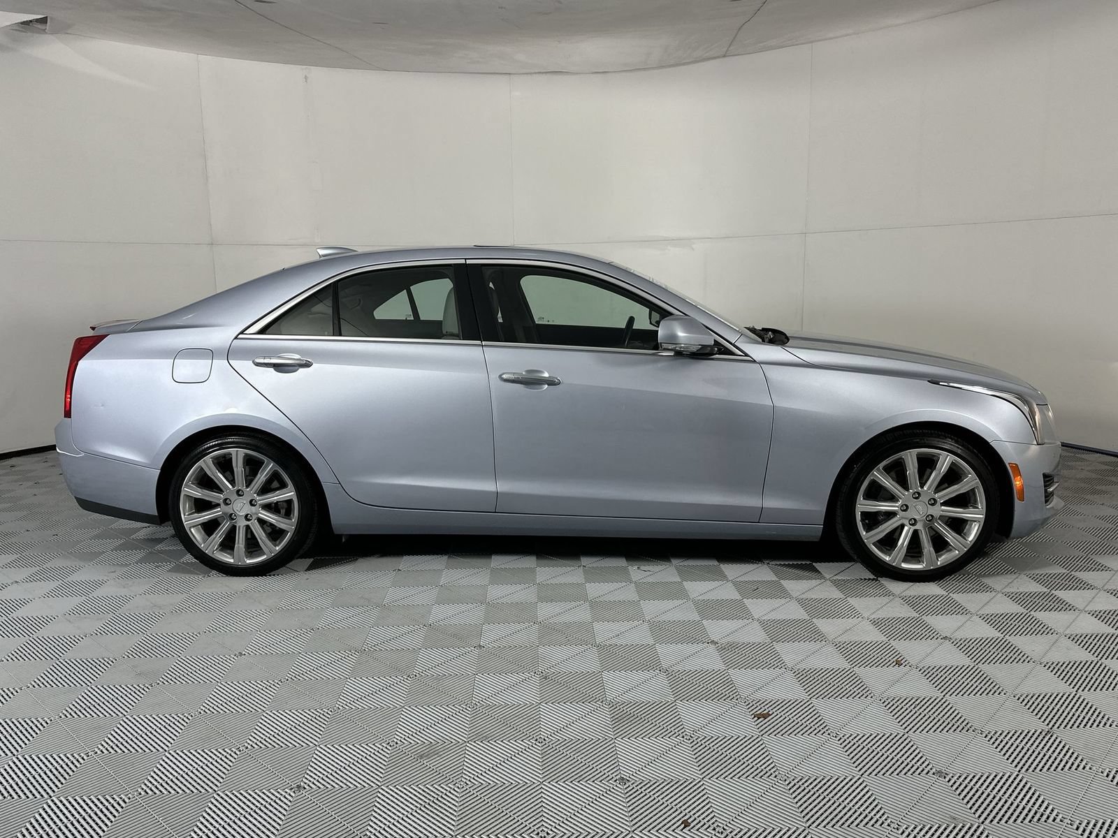 Used 2017 Cadillac ATS Luxury RWD image 9