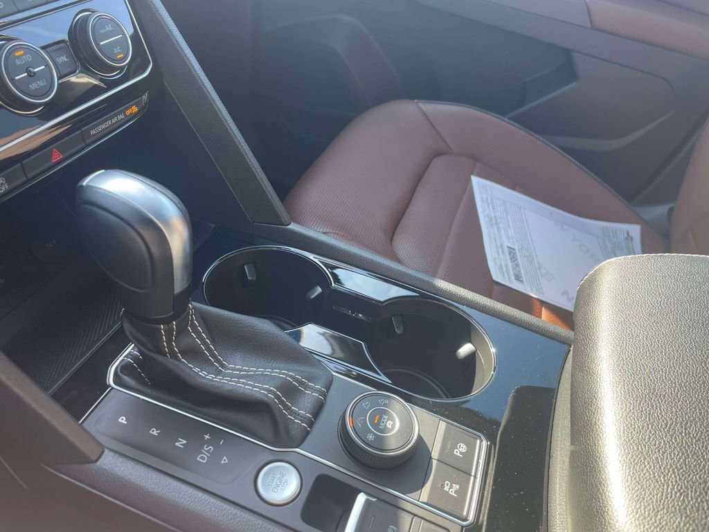 Used 2021 Volkswagen Atlas SEL Premium w/ MDO Package (Bench Seat) image 32