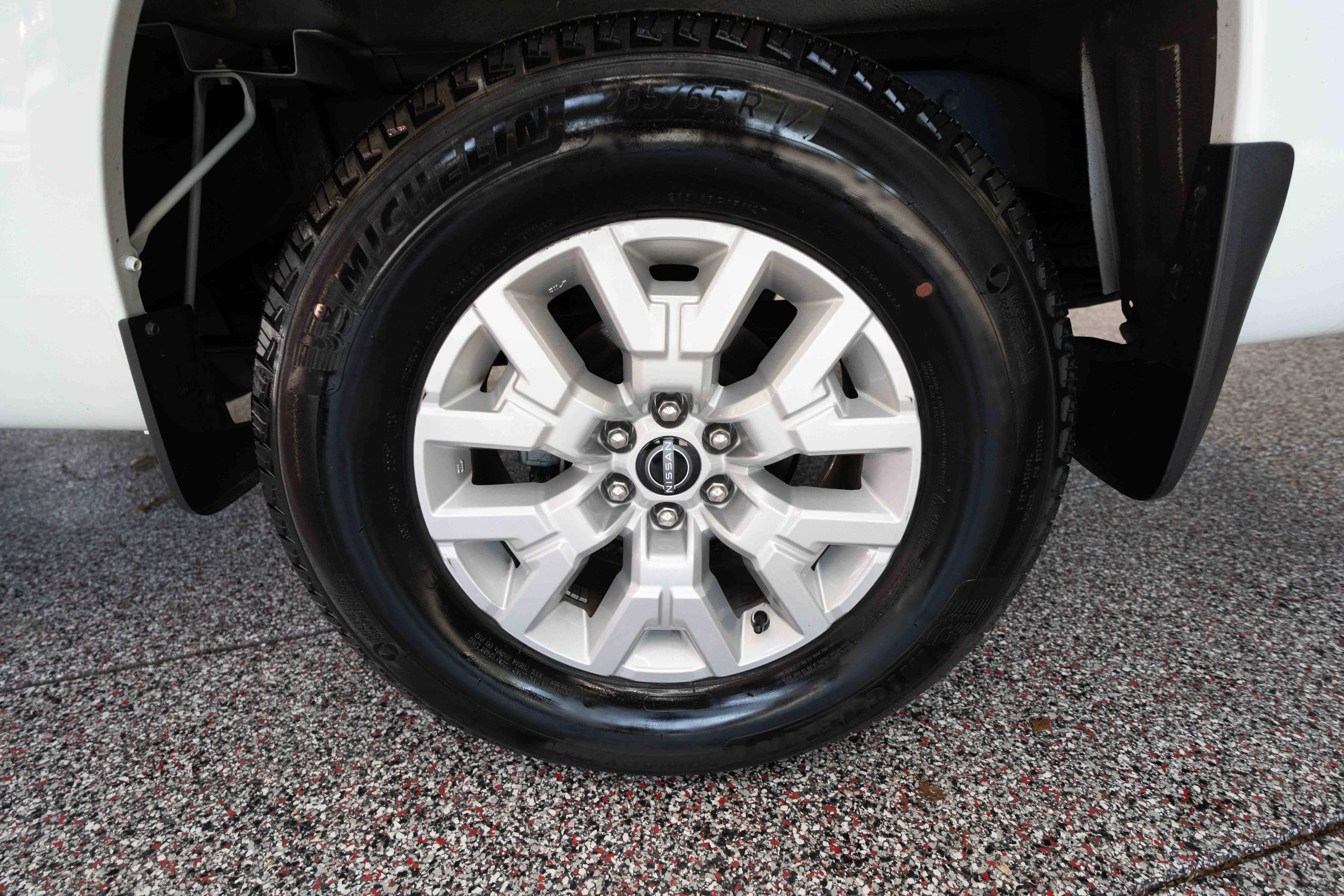 Used 2024 Nissan Frontier SV w/ SV Convenience Package image 28