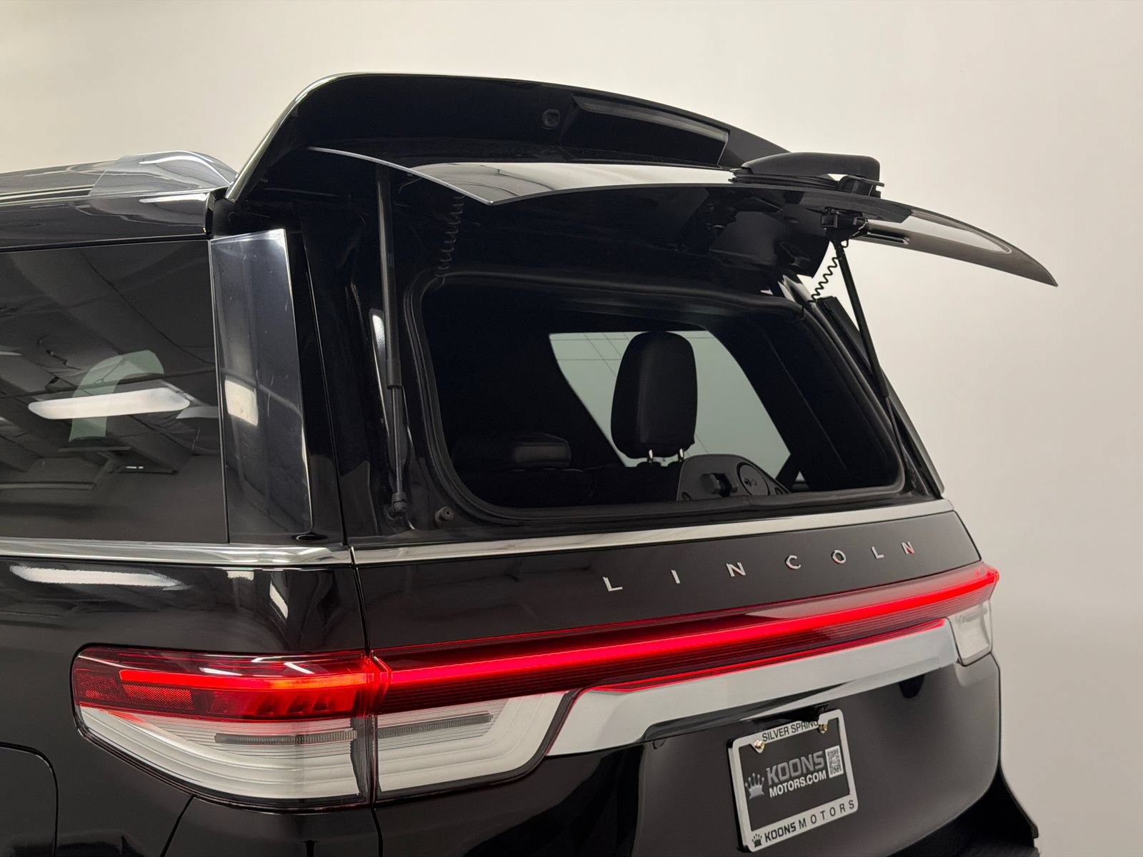 Certified 2023 Lincoln Navigator Reserve AWD/4WD image 8