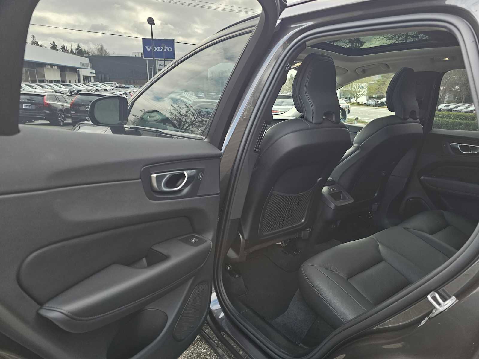 Certified 2025 Volvo XC60 B5 Plus image 18