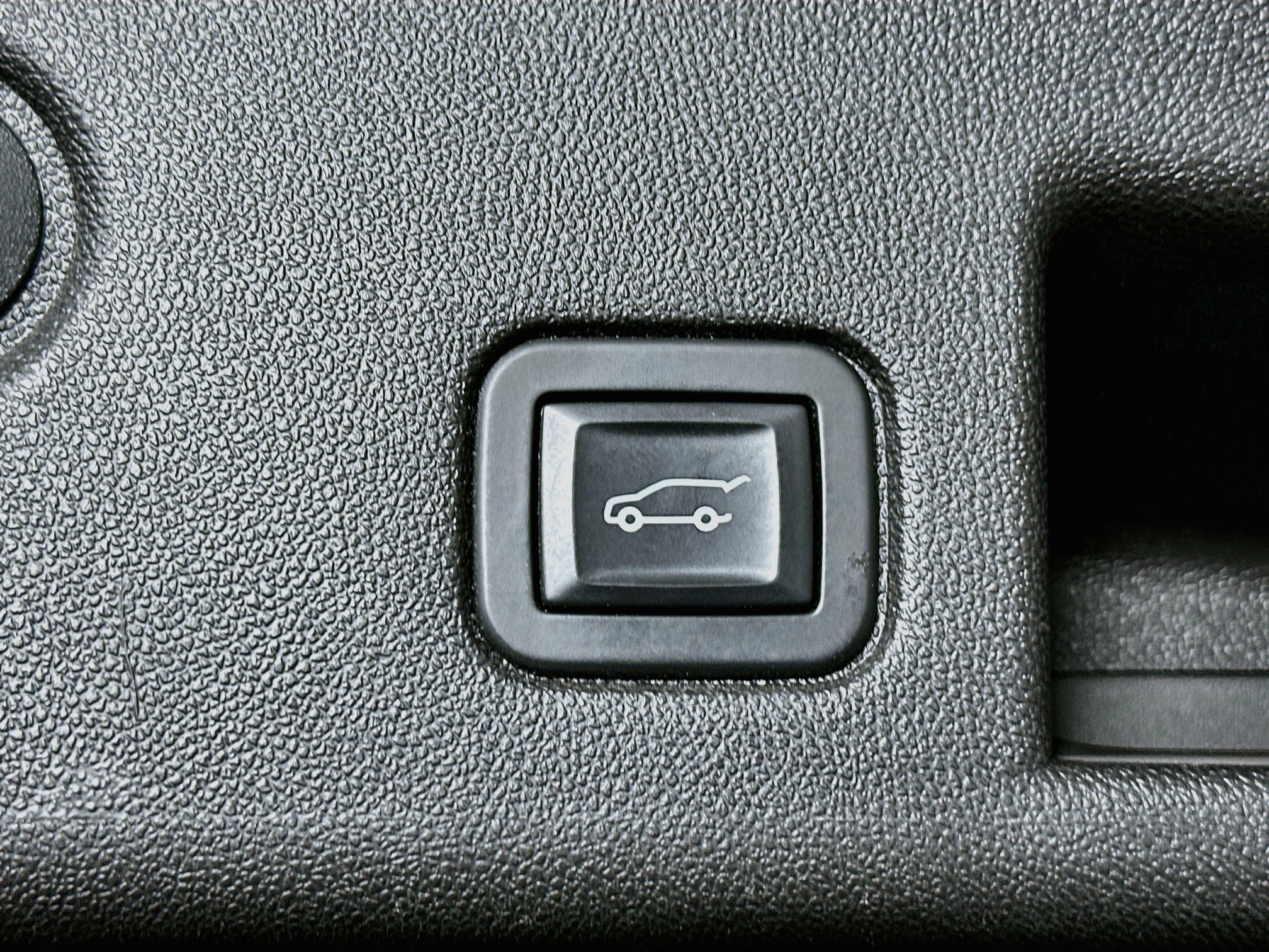 Used 2018 Chevrolet Equinox Premier w/ Infotainment II Package AWD/4WD image 30