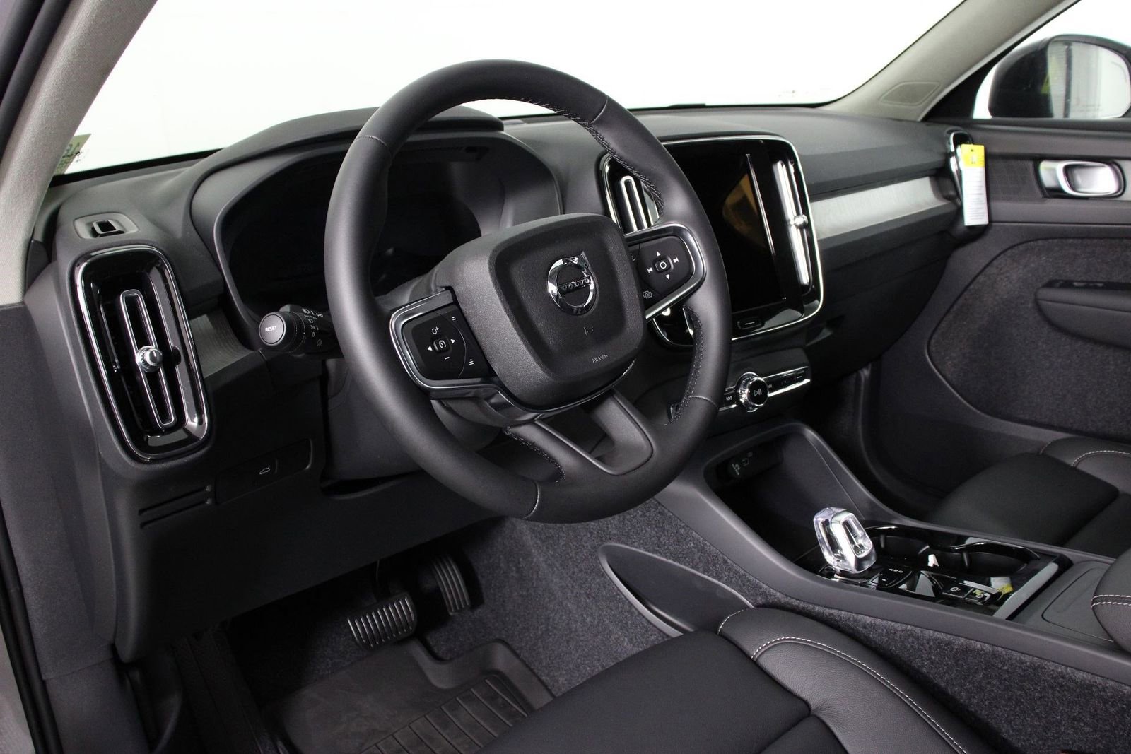 New 2026 Volvo XC40 B4 Plus w/ Climate Package image 8