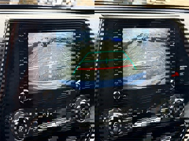 Used 2021 Toyota Highlander XLE image 24