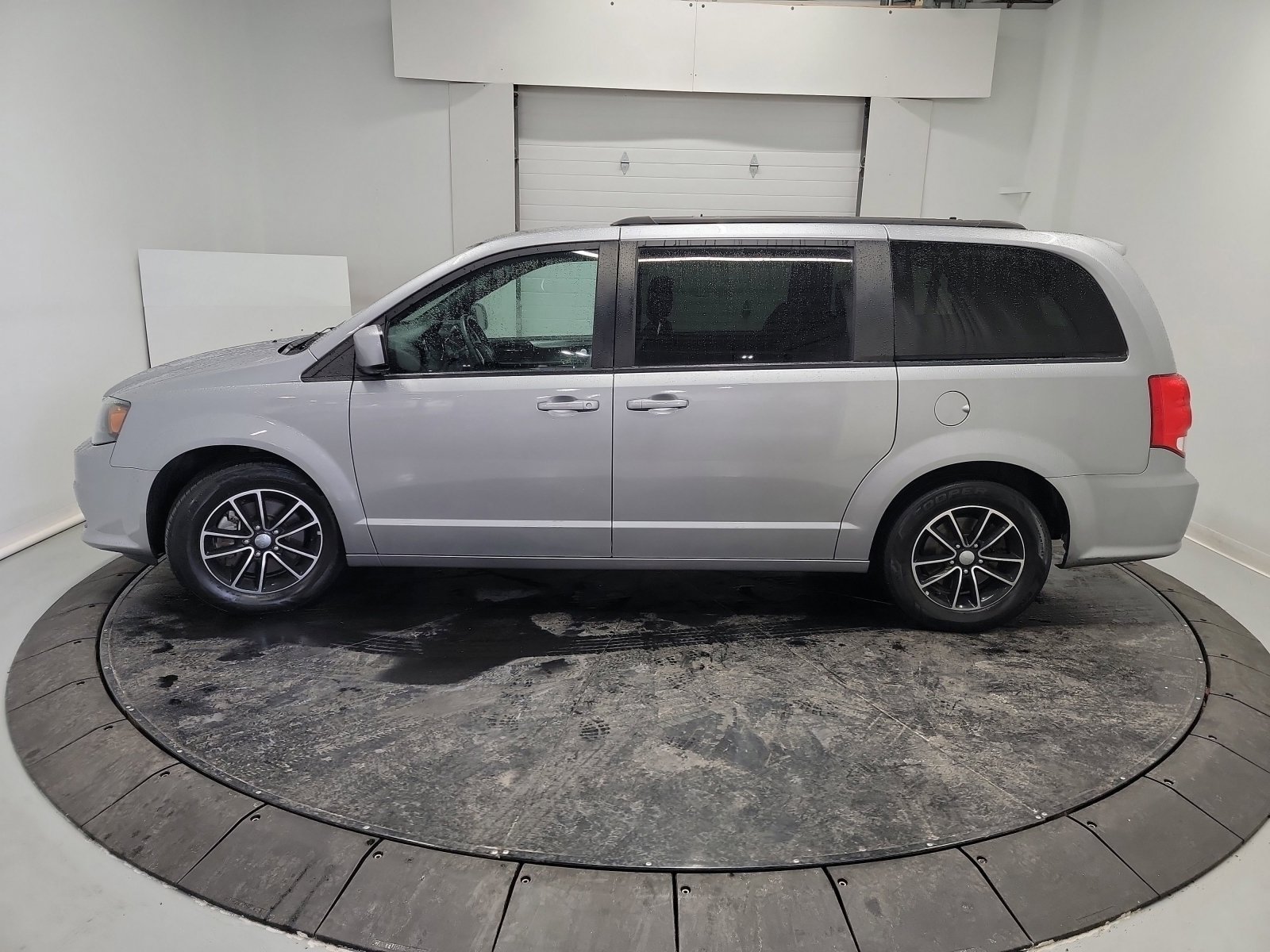 Used 2018 Dodge Grand Caravan GT image 4
