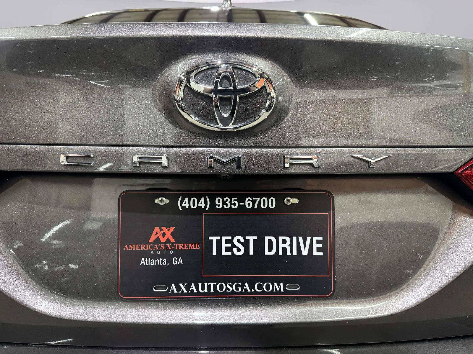 Used 2020 Toyota Camry XLE FWD image 21
