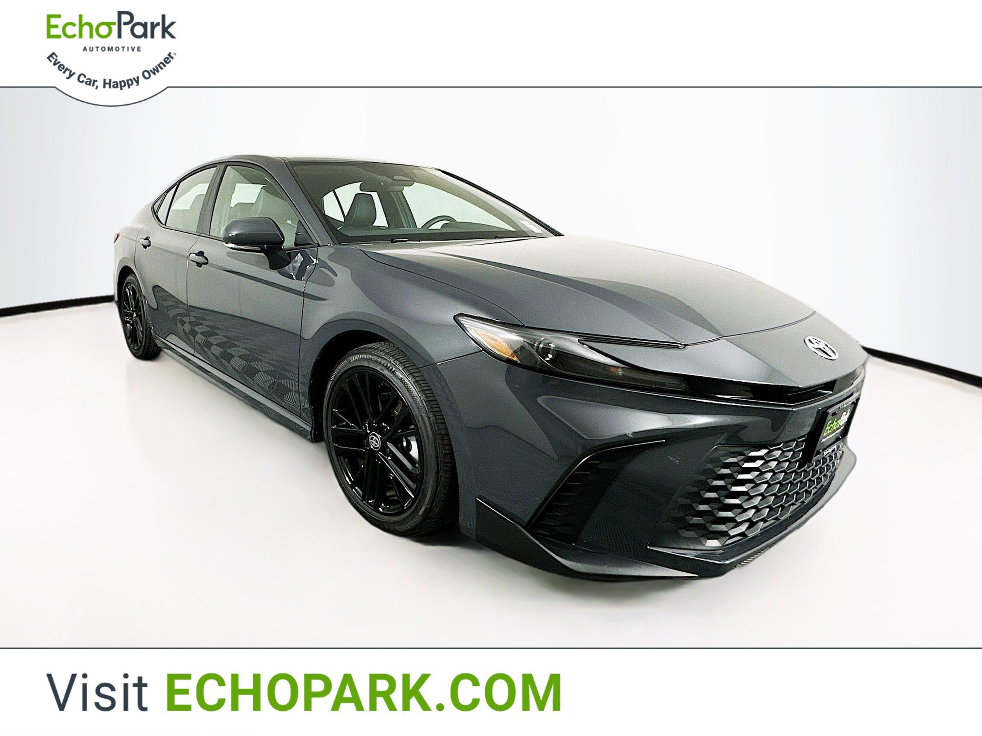 Used 2025 Toyota Camry SE image 1