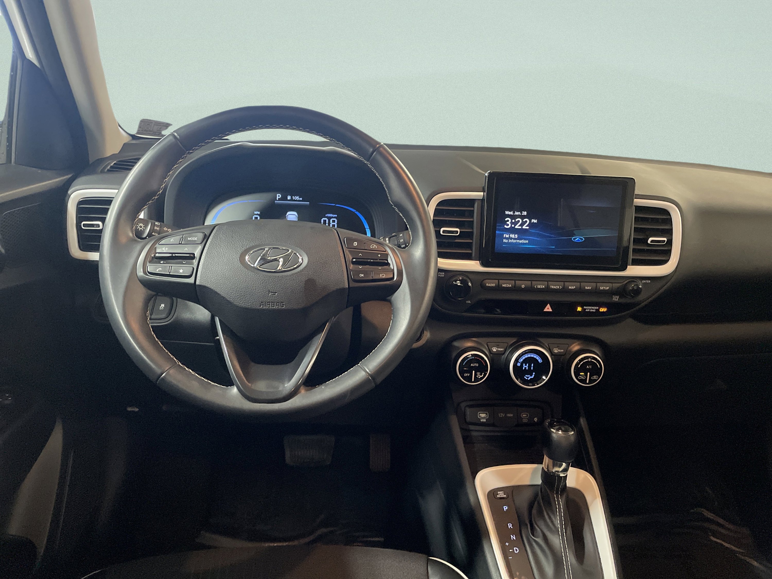 Used 2023 Hyundai Venue Limited w/ Cargo Package image 16