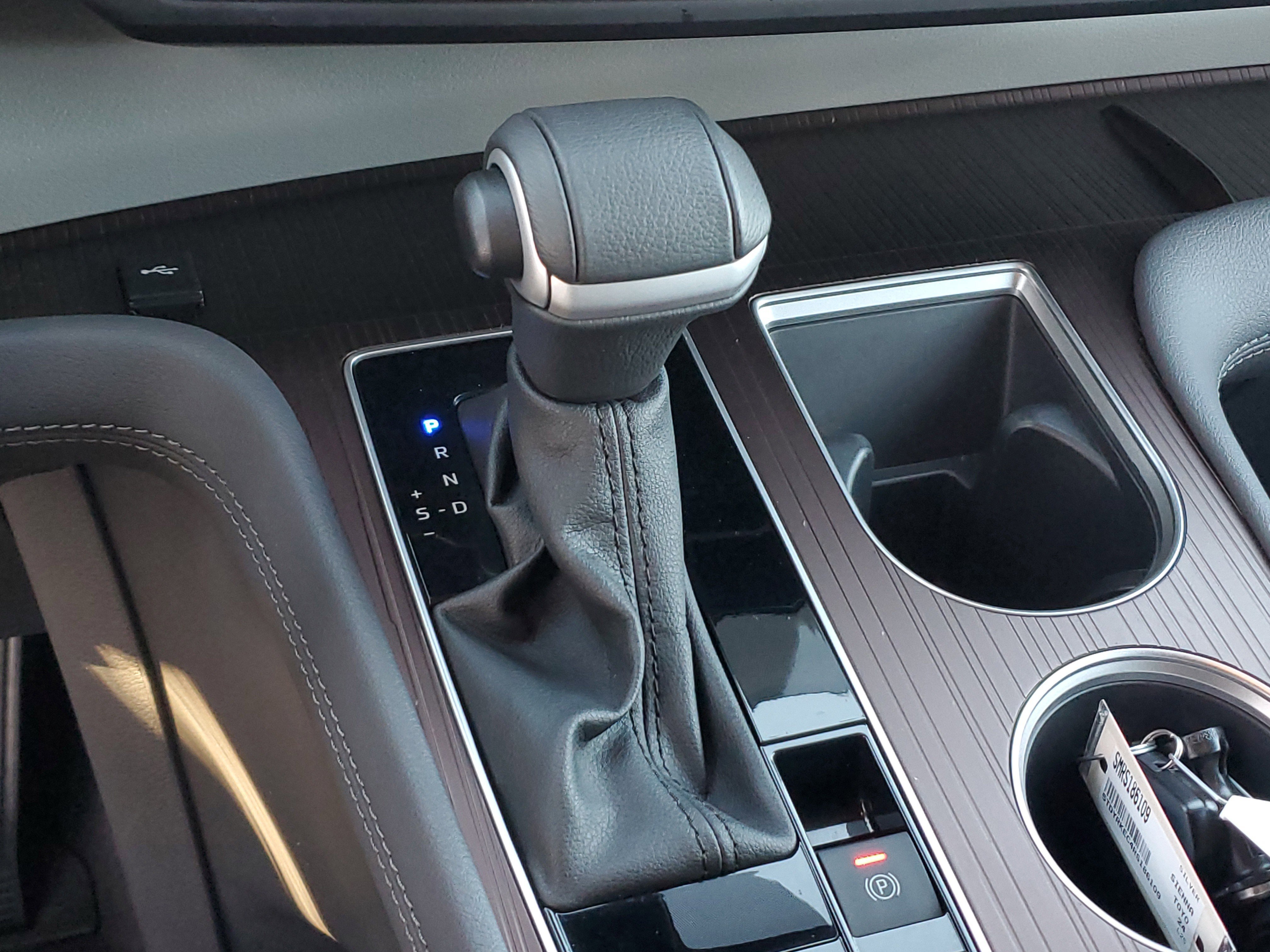 Used 2024 Toyota Sienna XLE image 28